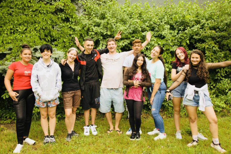 Drámajáték és mosolyok – Tábor nehéz háttérrel rendelkező fiataloknak